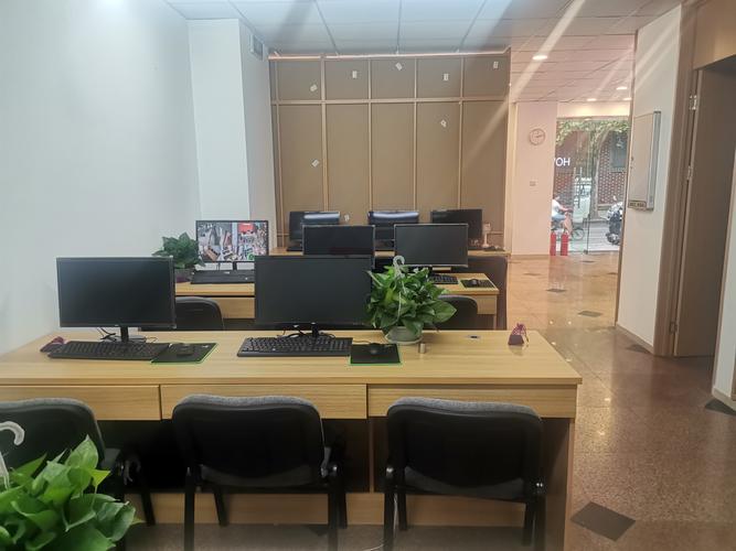 弘屋地产 科技赋能，打造智慧房产服务新标杆